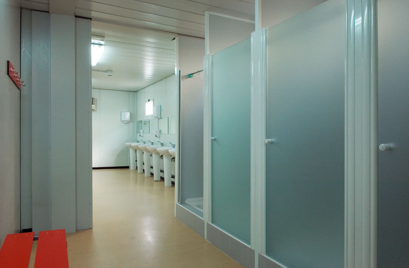 vestuario modular con duchas